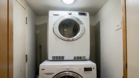 czy można postawić pralkę na suszarce