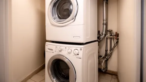 Czy można postawić suszarkę na pralce bez łącznika