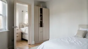 drzwi z sypialni do garderoby