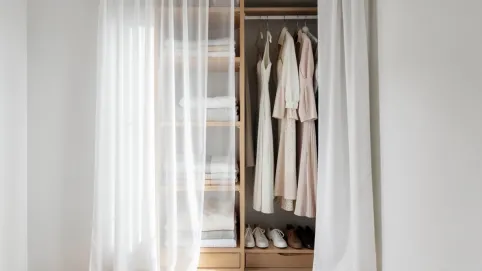 garderoba za zasłoną