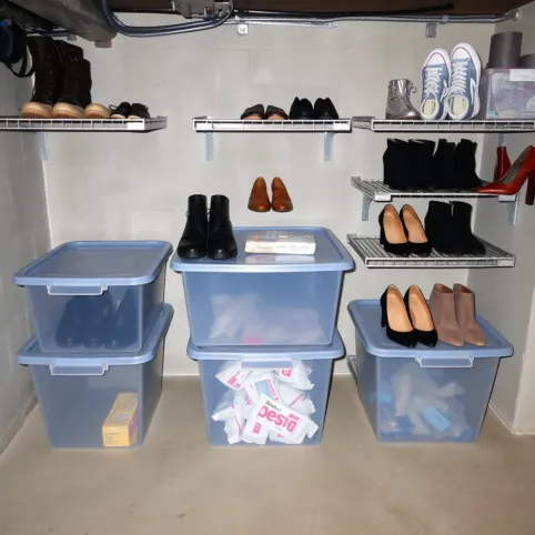 Jak przechowywać buty w piwnicy