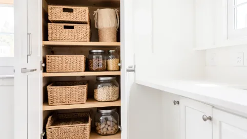 meble do spiżarni z blatem