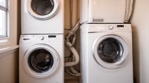 Pralka na suszarce czy suszarka na pralce